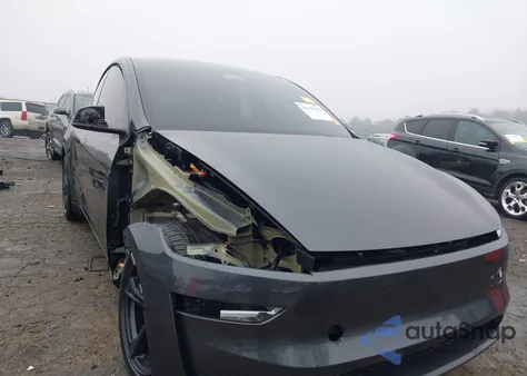 2026 Tesla Model Y Long Range Launch Series/Premium All-Wheel Drive z USA, uszkodzony, nr VIN 7SAYGDEE1TA587485